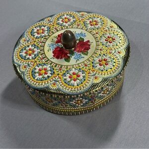 VINTAGE Daher Metal Floral Painted Round Tin Made In Holland